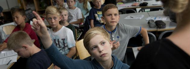 Socialrådgivere på skolen mindsker elev-pjæk